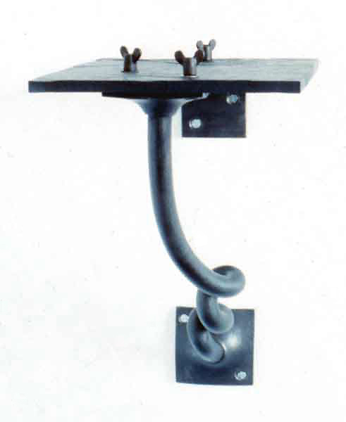 Shelf bracket